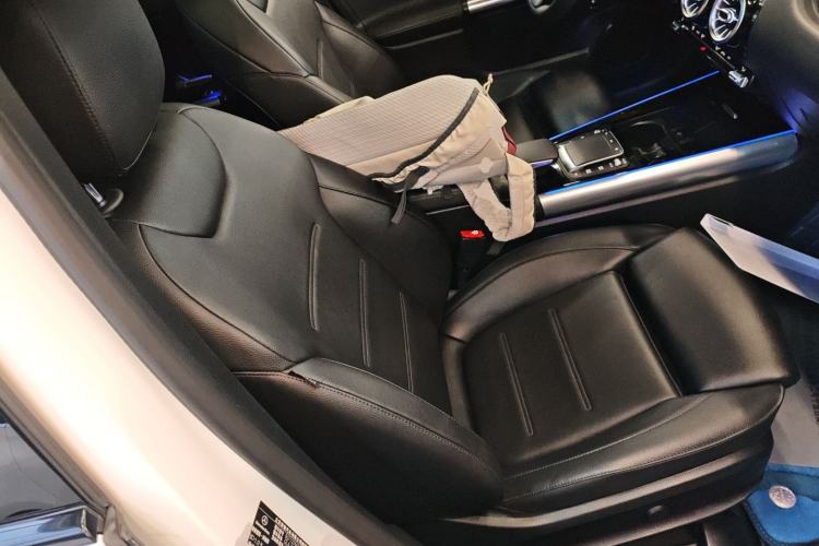 Used Mercedes-Benz GLA 2020 GLA 200 4MATIC Right Front Seat