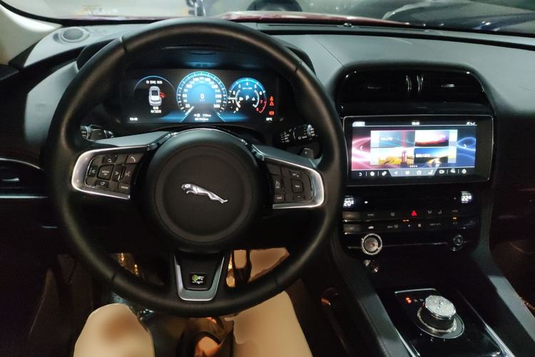 Used Jaguar F-PACE 2016 2.0T Two-Wheel-Drive R-Sport Sport Edition
