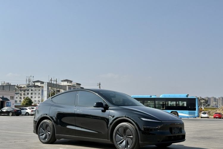 Used Tesla Model Y 2025 Rear-Wheel-Drive Version