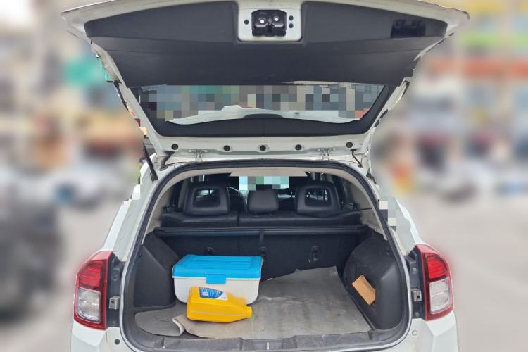 Used Jeep Compass 2013 2.4L four-wheel-drive sport version Trunk