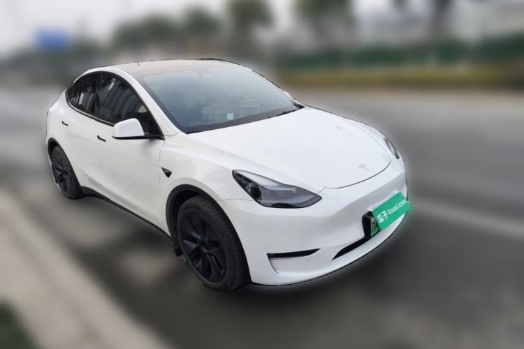 Used Tesla Model Y 2024 Long-Range All-Wheel-Drive Version Front Right 45 Deg