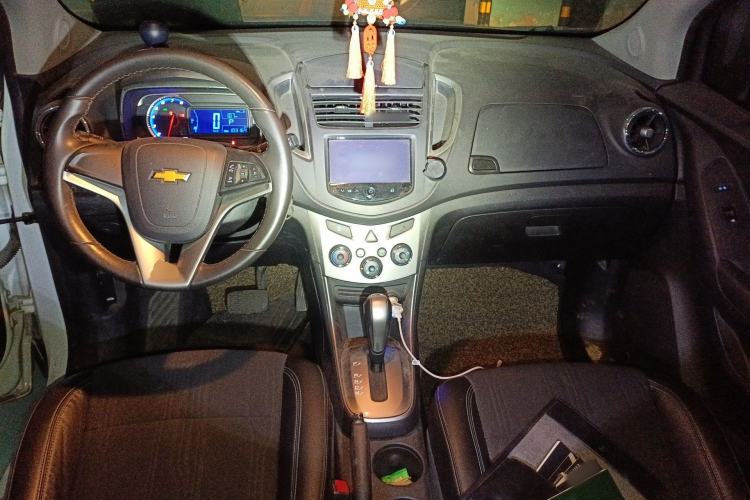 Used Chevrolet Trax 2014 1.4T Automatic Two-Wheel Drive Luxury Model Center Console