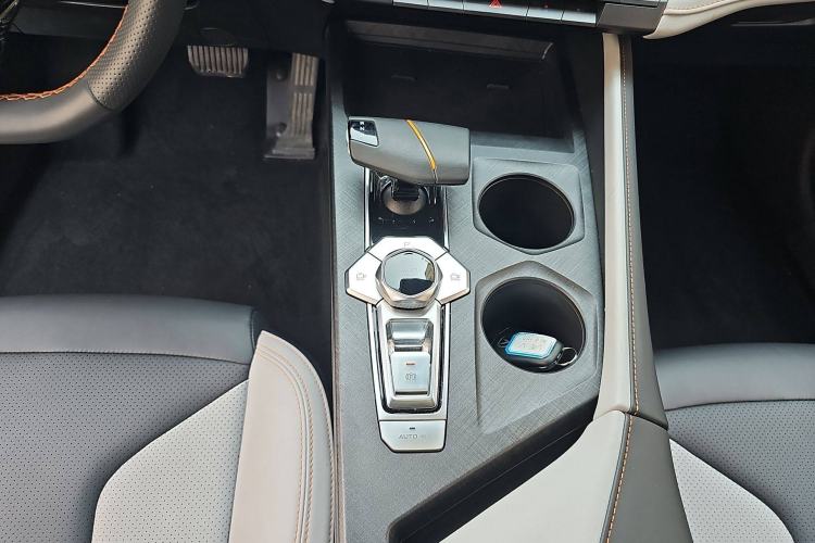 Used Changan UNI-V iDD 2024 Blue Whale Smart Electric iDD 136km Luxury Model
