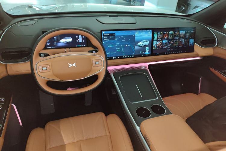 Used XPeng G9 2025 725 with Ultra-Long Range Max Center Console