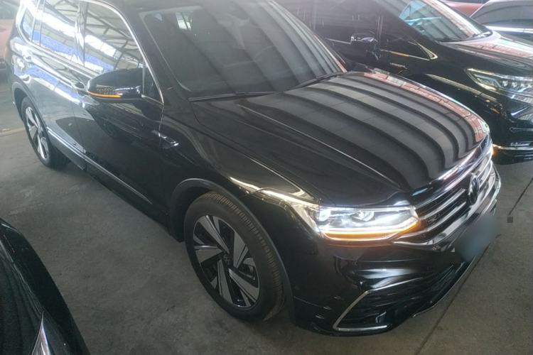 Used Volkswagen Tiguan L 2023 Restyled 330TSI Automatic Two-Wheel Drive R-Line Enhanced Comfort Version Front Right 45 Deg