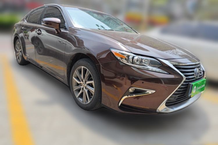 Used Lexus ES 2015 300h Comfort Edition
