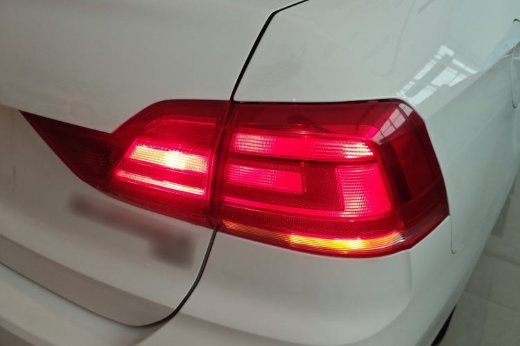 Used Volkswagen Santana 2016 1.6L Manual Fashion Edition Right Rear Taillight