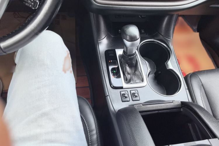 Used Toyota Highlander 2018 2.0T Four-Wheel Drive Luxury Edition 7 Seats China V Emission Standard Gear Lever