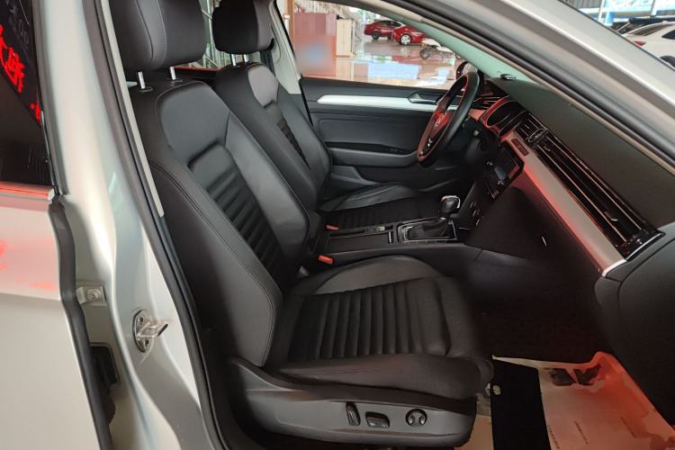 Used Volkswagen Magotan 2019 330TSI DSG Leading Edition China V Standard
