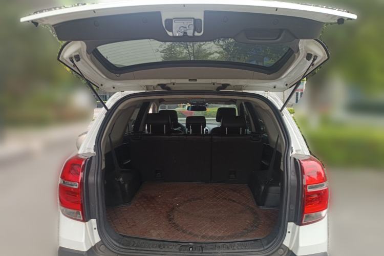 Used Chevrolet Captiva 2017 2.4L 4x4 Flagship Edition 7-Seater Trunk