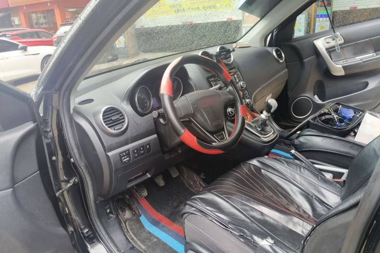 Used Haval H6 2015 Upgraded Model 1.5T Manual Two-Wheel Drive Urban Version
