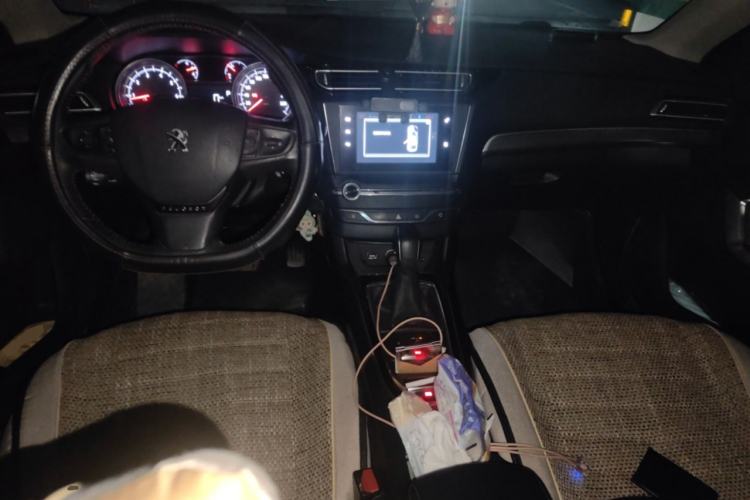 Used Peugeot 408 2014 1.8L Automatic Luxury Edition Center Console