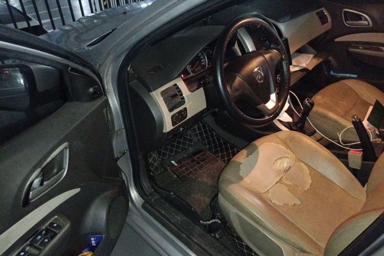 Used Baojun 630 2013 1.5L manual standard version Driver Seat