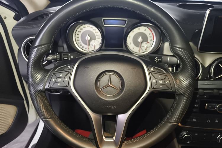 Used Mercedes-Benz GLA 2015 GLA 220 4MATIC Fashion Model
