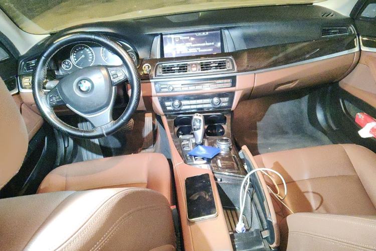 Used BMW 5 Series 2014 528Li xDrive Premium Edition Center Console