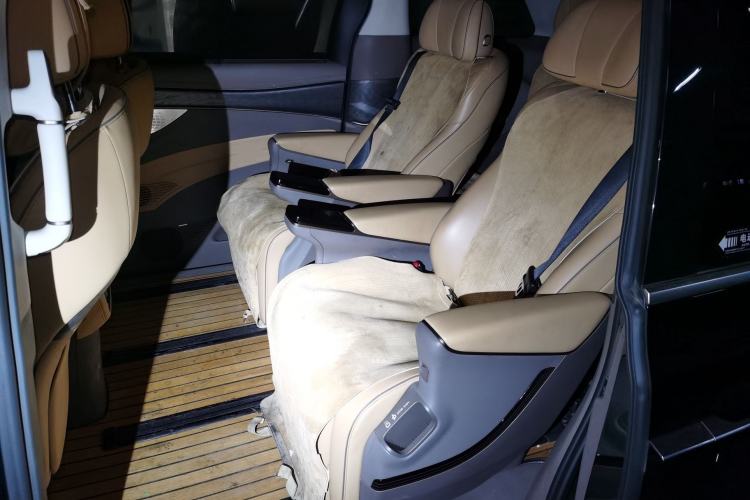 Used Denza D9 2022 DM-i 1040 Prestige Model
