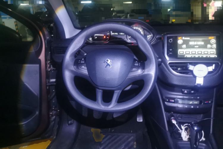 Used Peugeot 2008 2014 1.6L Automatic Fashion Edition Steering Wheel