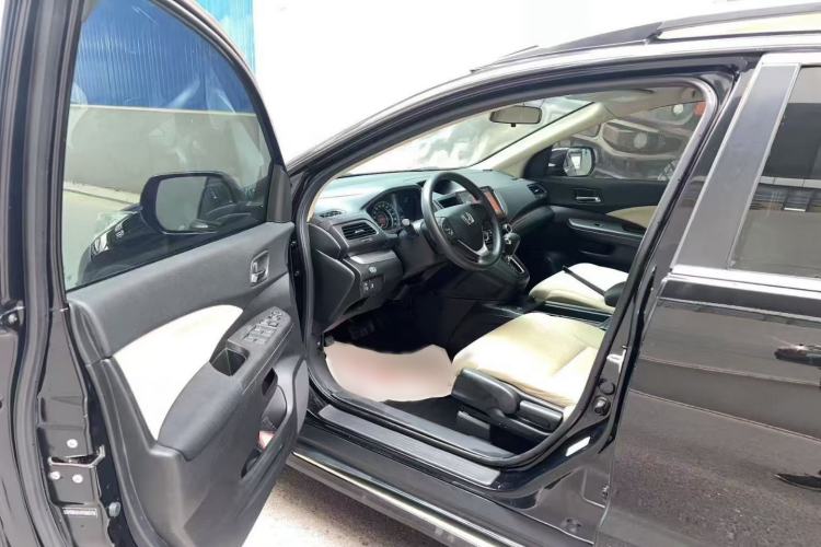 Used Honda CR-V 2015 2.0L two-wheel drive urban version Interior 1