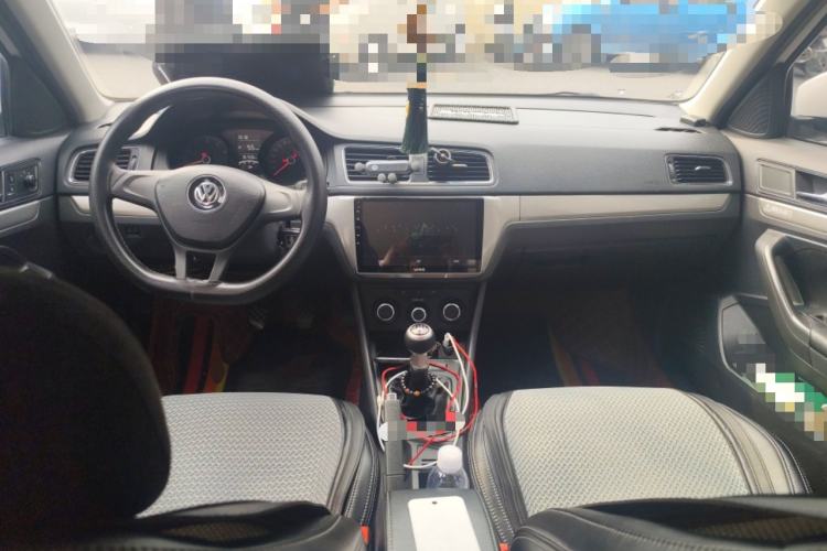 Used Volkswagen Lavida 2017 1.6L Manual Fashion Edition Center Console