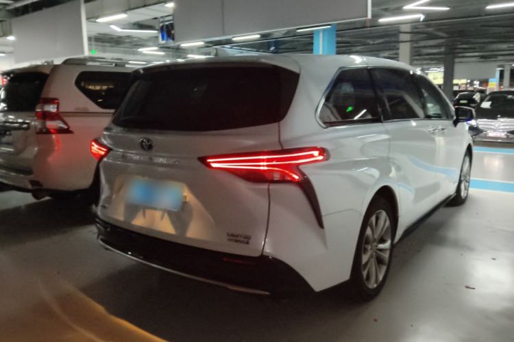 Used Toyota Sienna 2021 2.5L Hybrid Premium Edition
