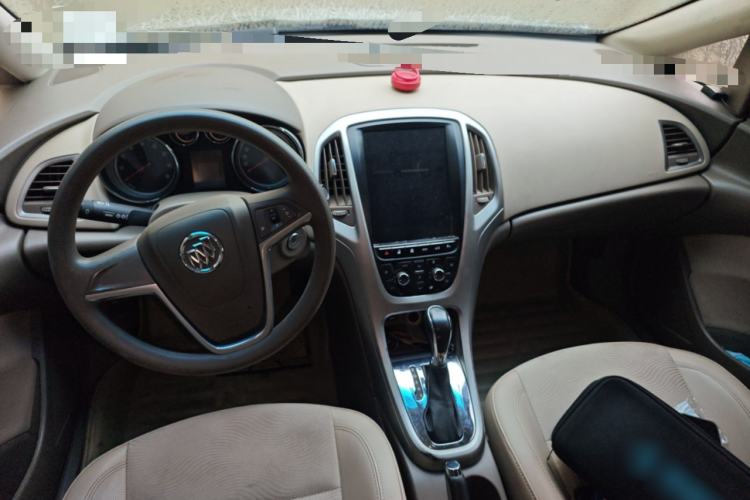 Used Buick GT 2013 GT 1.6L Automatic Fashion Edition Center Console