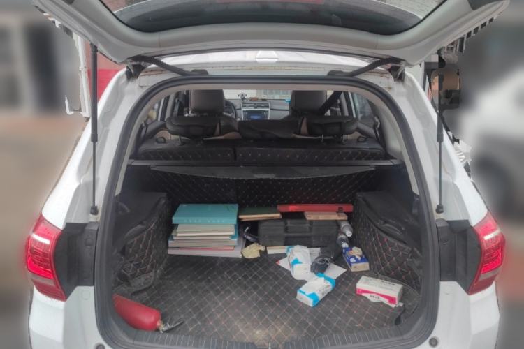 Used Haval H6 2017 Red-Label Sport Edition 1.5T Manual Two-Wheel Drive Elite Model Trunk