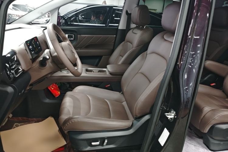 Used Wuling Starlight 730 2025 Model Plug-in Hybrid 125km Luxury Edition