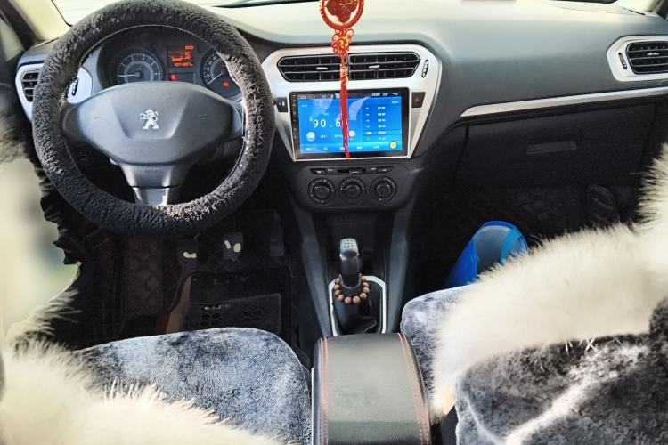 Used Peugeot 301 2016 1.6L Manual Comfort Edition Center Console