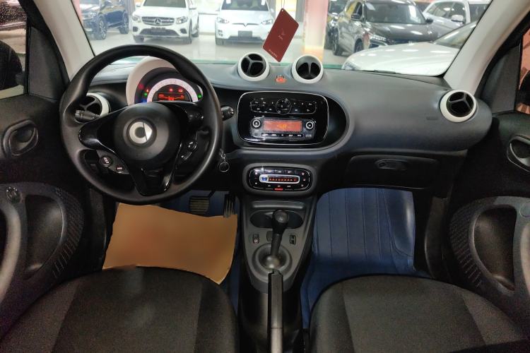 Used smart fortwo 2018 1.0L 52kW Hardtop Dynamic Version China V Center Console