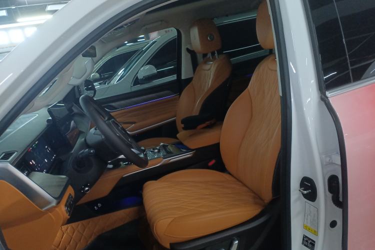 Used Tank 500 New Energy The 2025 Hi4-Z is definitely a hit. Left Front Seat