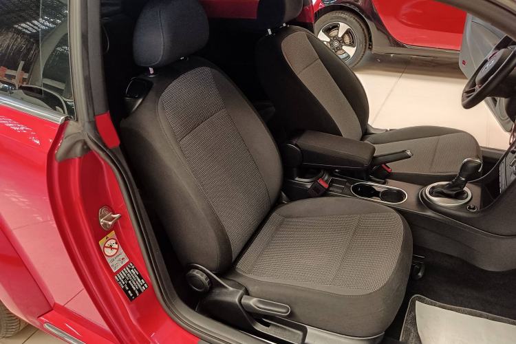 Used Volkswagen Beetle 2015 180TSI model
