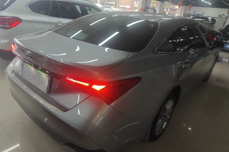 Used Toyota Avalon 2019 Dual-Engine 2.5L Luxury Edition China VI Standard