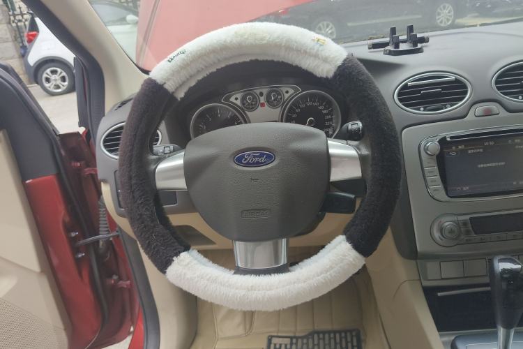 Used Ford Focus 2013 Hatchback Classic 1.8L Automatic Fashion Edition
