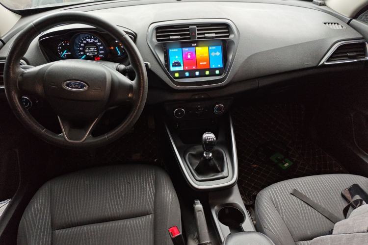 Used Ford Escort 2019 Revised Version 1.5L Manual "Quality Enjoyment" Trim (Tire Pressure Monitoring) China VI Standard Center Console
