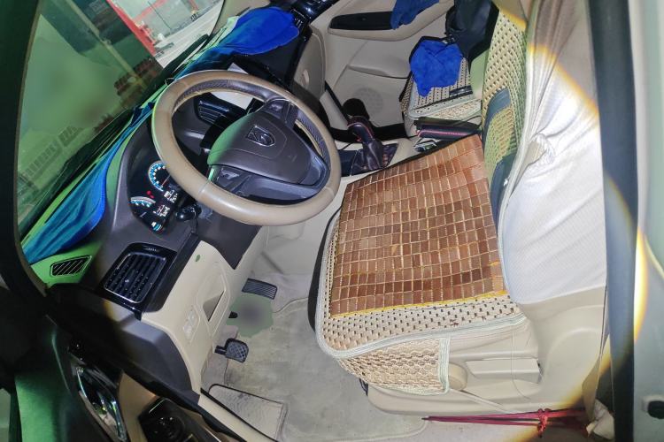 Used Baojun 730 2014 1.5L manual luxury trim 7 seats
