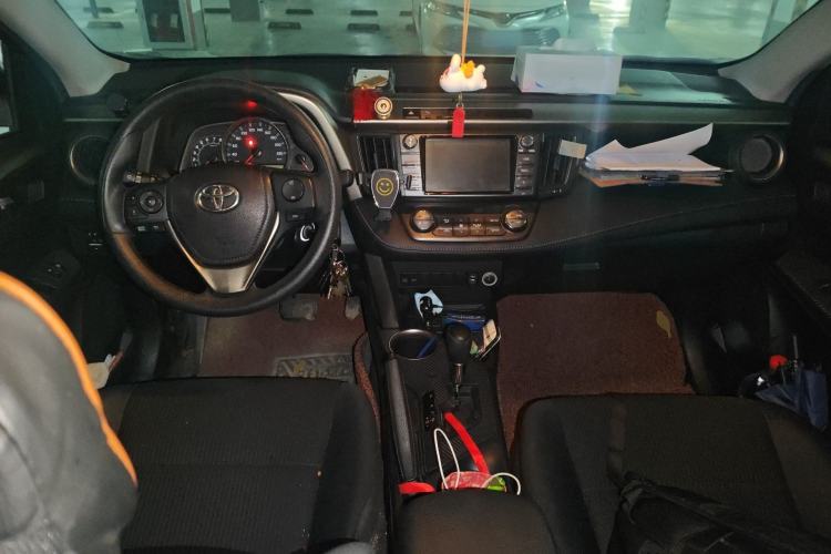 Used Toyota RAV4 2015 2.0L CVT Two-Wheel Drive Fashion Edition