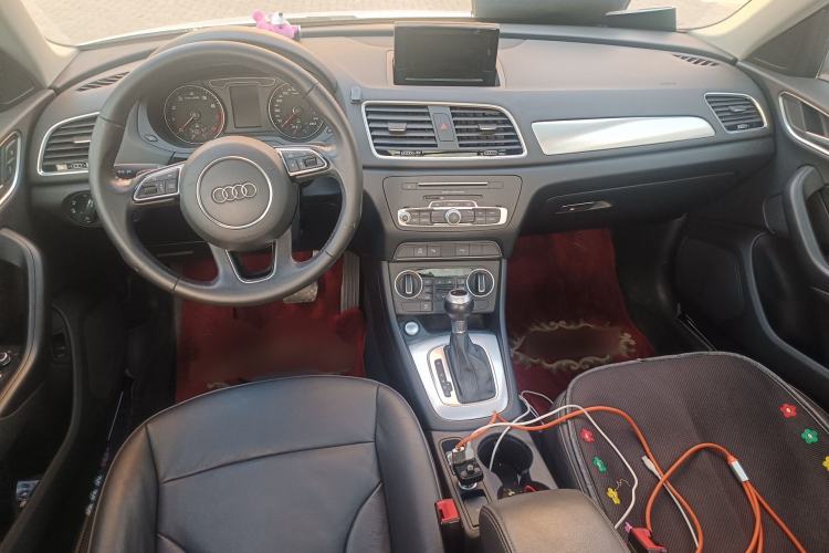 Used Audi Q3 2017 30 TFSI Fashion Model Center Console