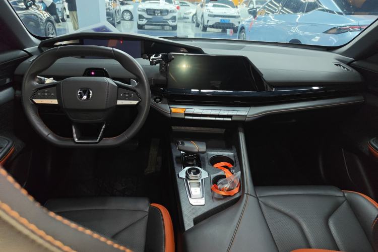 Used CHANGAN UNI-V 2023 1.5T Prestige Model Center Console