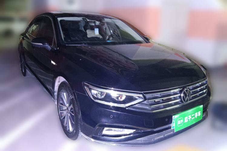 Used Volkswagen Magotan 2020 330TSI DSG Luxury Edition Front Right 45 Deg