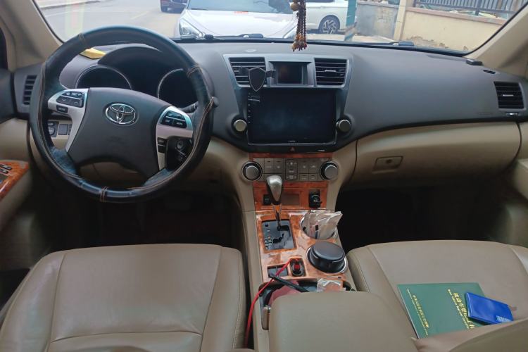 Used Toyota Highlander 2012 2.7L Two-Wheel Drive 7-Seater Luxury Edition