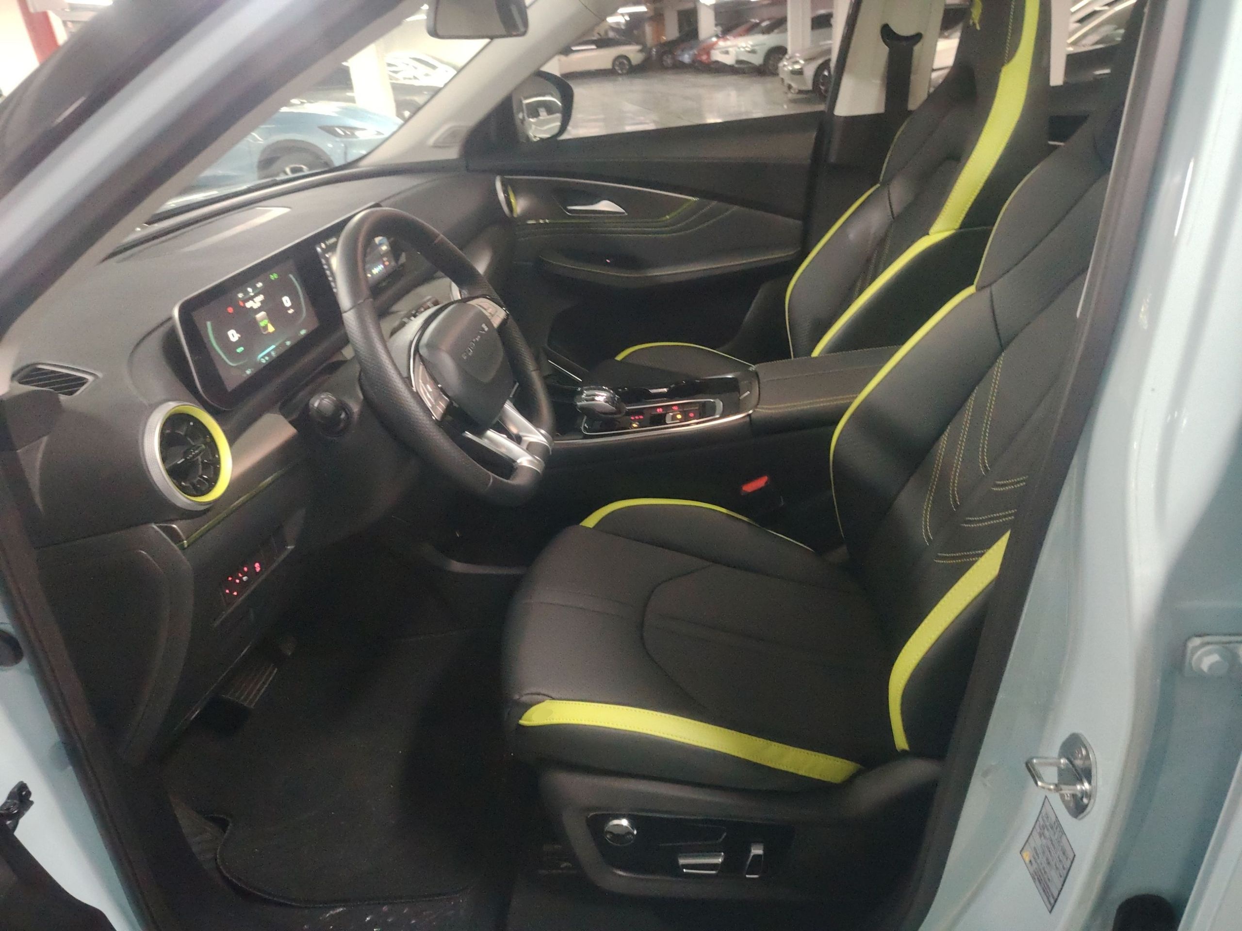 Переднее сиденье в автомобиле