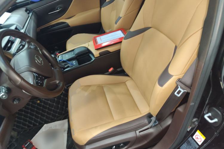 Used Lexus ES 2018 300h Premier Edition China VI Standard