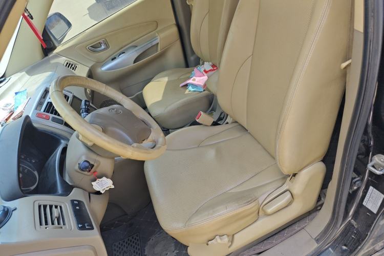 Used Hyundai Tucson 2009 2.0L Automatic Two-Wheel Drive with Sunroof Left Front Seat