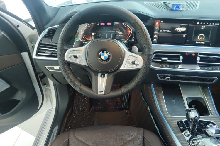 Used BMW X5 2022 xDrive 40Li Luxury Edition M Sport Package Steering Wheel