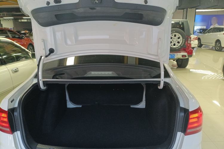 Used Volkswagen Lavida 2017 1.6L Manual Fashion Edition
