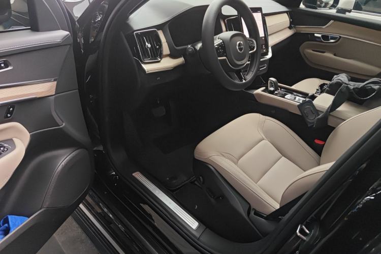 Used Volvo XC90 2025 Facelifted B5 Zhiyi Luxury Edition 5 Seats