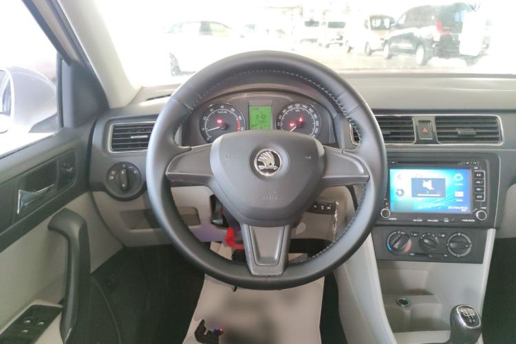 Used Skoda Rapid 2015 1.6L Manual Smart Selection Model Steering Wheel