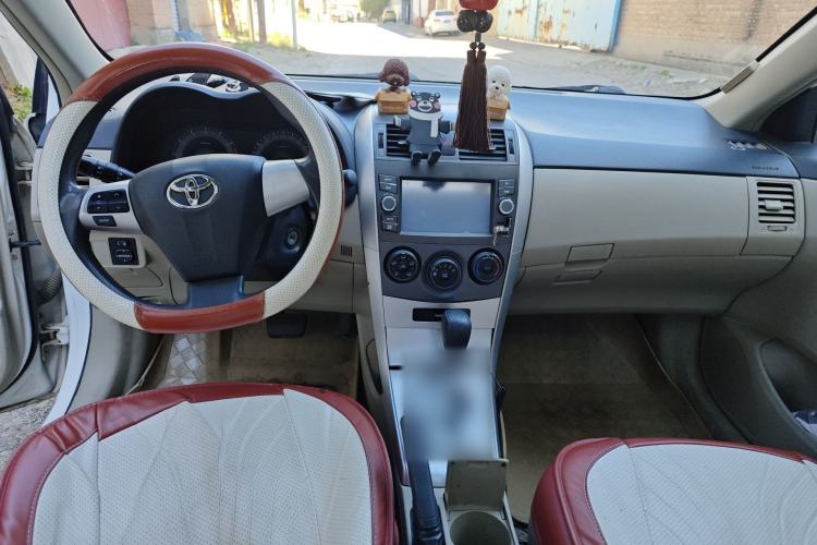 Used Toyota Corolla 2013 Special Edition 1.6L Automatic Cool GL Model Center Console