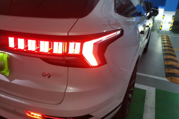 Used Lynk & Co 09 2024 2.0T Four-Wheel Drive Sport Edition Five Seats Exterior 3