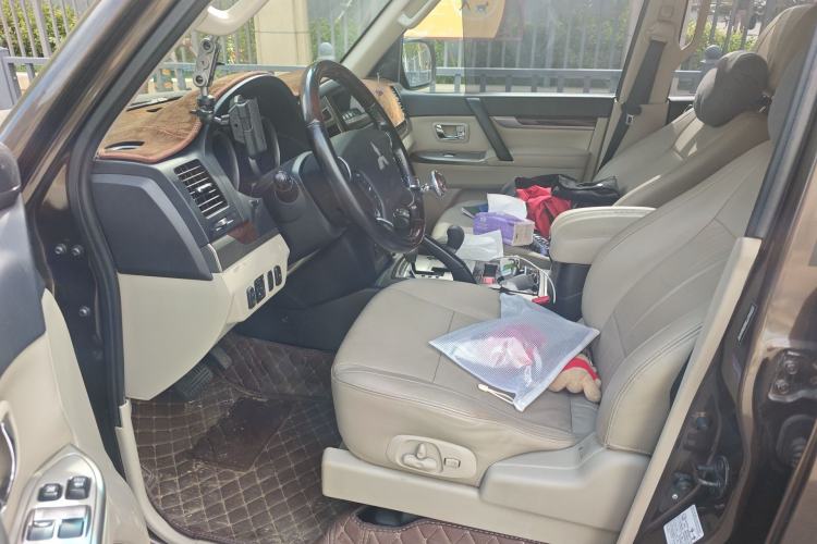 Used Mitsubishi Pajero  Driver Seat